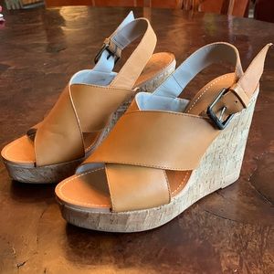 RARELY WORN HINGE WEDGE SANDALS-Size 8.5M
